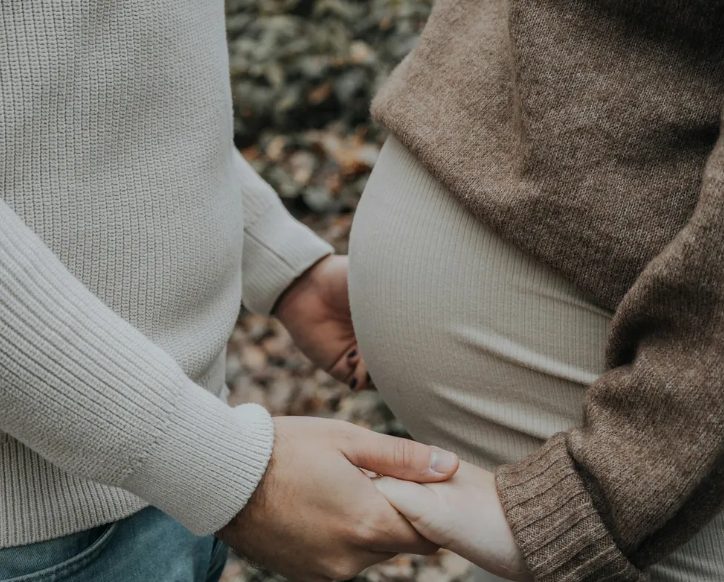 Ik vond een kinderwagen naast de vuilnisbak – Toen ik het kussentje optilde, schreeuwde ik