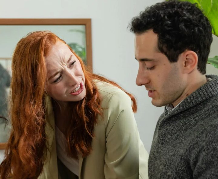 Mijn vrouw zei dat ik mijn dochter moest verlaten en voor een paar weken moest verhuizen — Toen ik de reden hoorde, was ik sprakeloos