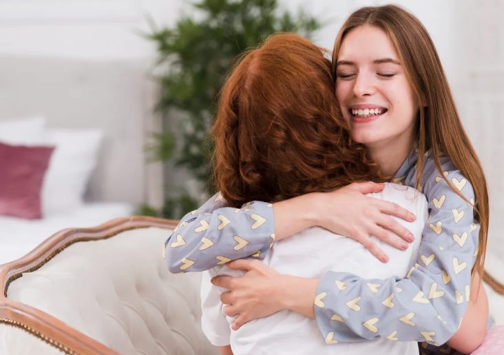 Ik adopteerde de dochter van mijn beste vriendin na haar plotselinge overlijden – Toen het meisje 18 werd, zei ze tegen me: "Je moet je koffers pakken!"