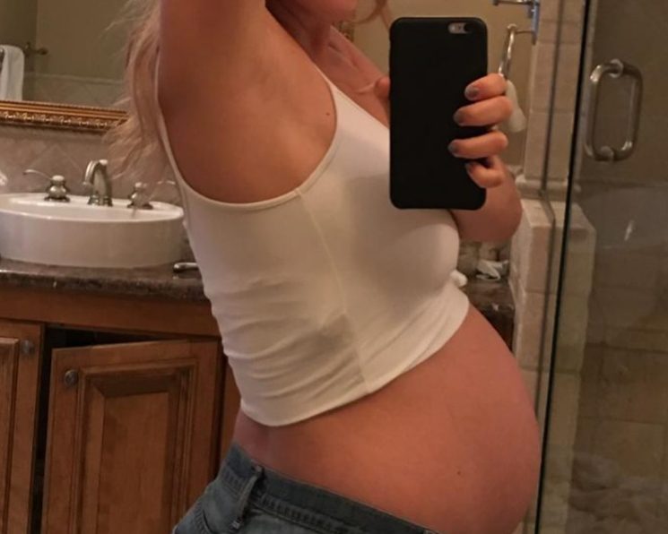 Luisana Lopilato in het middelpunt van de controverse vanwege haar grappige verkleedkostuum om Pasen samen met haar familie te vieren