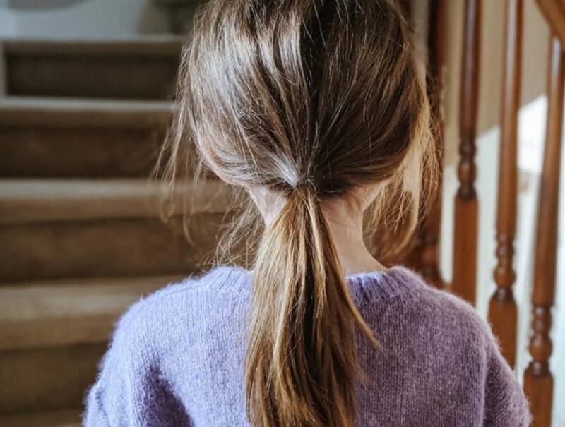 Ik werd de voogd van mijn tweelingzussen na de dood van mijn moeder — Mijn verloofde deed alsof ze om hen gaf, totdat ik hoorde wat ze echt zei