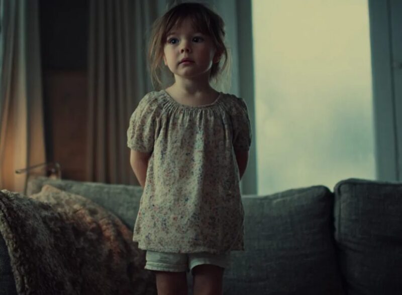 Mijn schoonzus adopteerde een meisje — maar mijn man weigerde naar haar vierde verjaardag te gaan, en de reden zette mijn leven op zijn kop