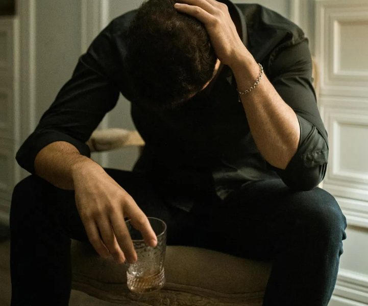 Ik verloor mijn kind nadat mijn man me verliet voor mijn zus en haar zwanger maakte — op hun trouwdag greep het lot in