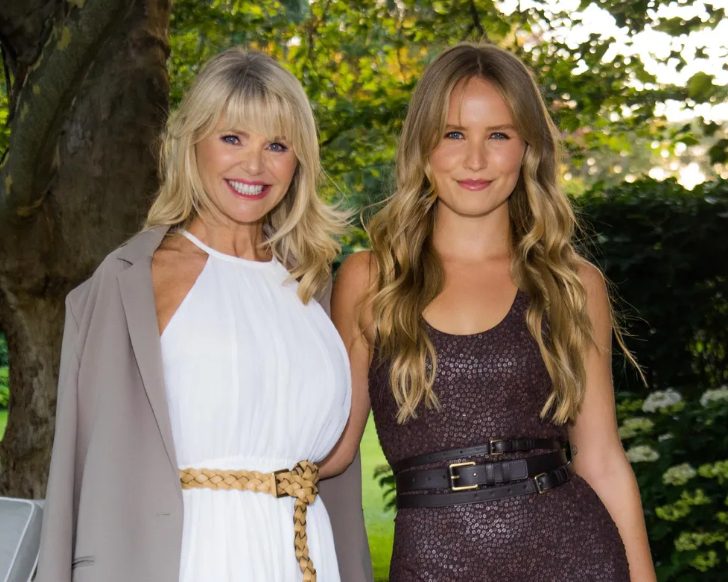 Christie Brinkley, 72, en haar lookalike-dochter schitteren op een glamoureus evenement in New York