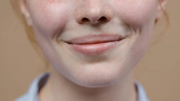 Ik werd voogd van de 10 kinderen van mijn overleden verloofde – jaren later keek mijn oudste me aan en zei: „Pap, ik ben eindelijk klaar om je te vertellen wat er echt met mama is gebeurd.”