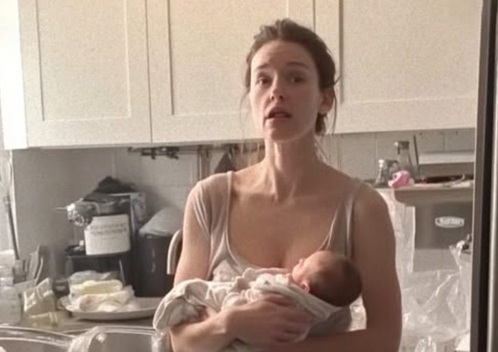 Vijf jaar nadat mijn dochter verdween, werd er een baby op mijn veranda achtergelaten, gewikkeld in haar jas — en het briefje erin veranderde alles