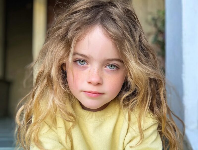 Tijdens mijn bruiloft zei mijn 7-jarige dochter tussen tranen: "Mama, kijk naar papa’s arm! Ik wil geen nieuwe papa!" – Wat ik zag liet me sprakeloos achter.
