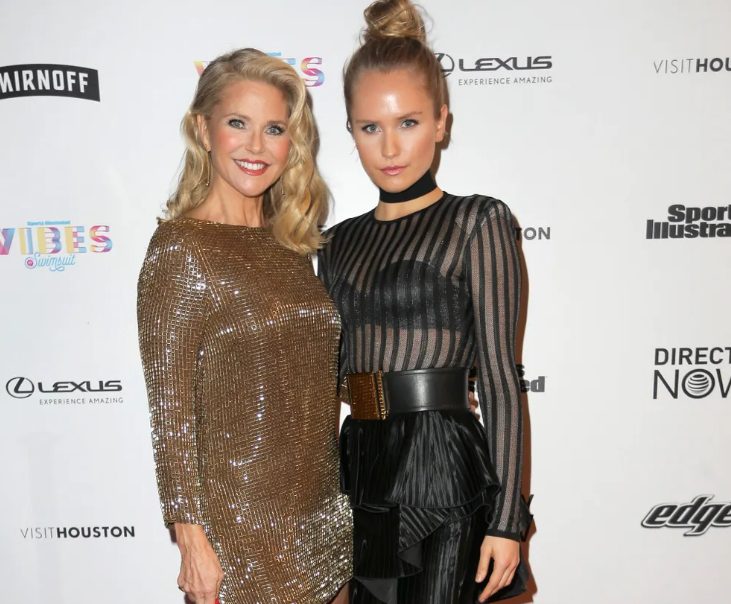 Christie Brinkley, 72, en haar lookalike-dochter schitteren op een glamoureus evenement in New York