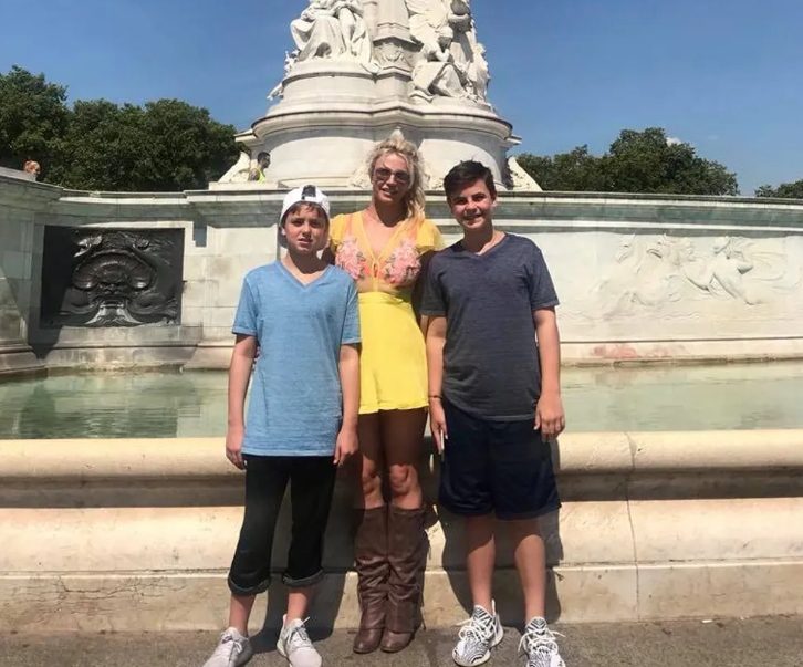 De zonen van Britney Spears, 19 en 20 jaar oud, zijn opgegroeid buiten de schijnwerpers