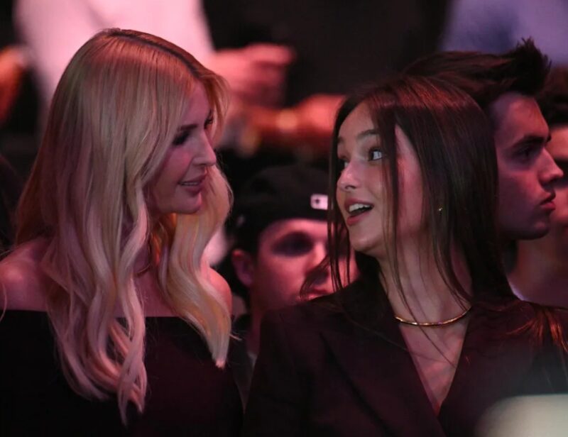 De 14-jarige dochter van Ivanka Trump maakt indruk op fans omdat ze bijna net zo lang is als haar moeder
