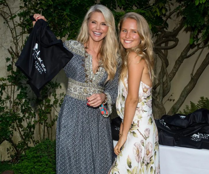Christie Brinkley, 72, en haar lookalike-dochter schitteren op een glamoureus evenement in New York