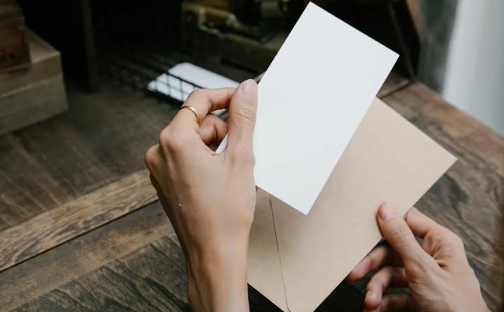 Mijn toekomstige schoonzus verwoestte mijn tuin voor haar bruiloft – Mijn huwelijkscadeau maakte haar sprakeloos