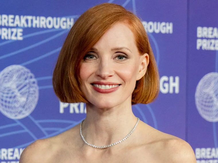 Dit meisje groeide op in armoede en werd gepest om haar uiterlijk – jaren later werd ze een Oscarwinnende actrice
