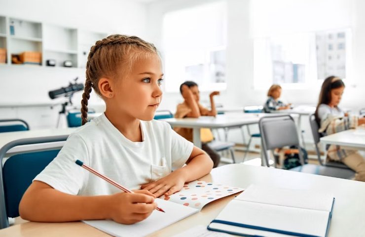 Mijn klasgenoten deelden eten met mij op school – jaren later bezocht ik ieder van hen met een klein bruin papieren zakje