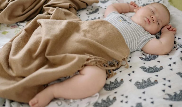 Nadat ze 7 baby’s had verloren, bereikte Emilia 8 maanden zwangerschap – toen gaven de artsen haar een verwoestende keuze.