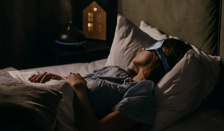 Onze nieuwe buren waren bijna te vriendelijk vanaf het moment dat we aankwamen – maar een week later besefte ik dat mijn familie niet door toeval was verdwenen.