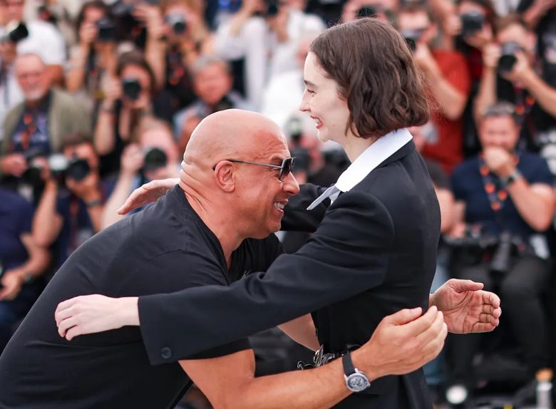 Paul Walkers dochter Meadow, 27, deelde een ontroerend moment met haar peetvader Vin Diesel in Cannes.