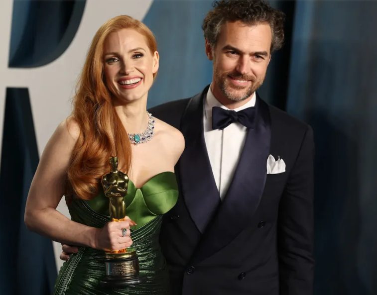 Dit meisje groeide op in armoede en werd gepest om haar uiterlijk – jaren later werd ze een Oscarwinnende actrice