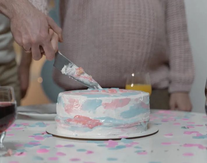 Mijn schoonmoeder saboteerde onze gender reveal, maar het berouw trof haar harder dan ze zich ooit had kunnen voorstellen