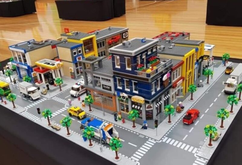 Mijn dochter verkocht haar Lego-verzameling voor 112 dollar om een bril te kopen voor haar vriendin omdat die van haar kapot was en met ducttape bij elkaar werd gehouden – Wat er de volgende dag gebeurde, bracht me tot tranen.