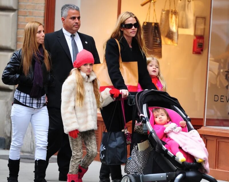 Denise Richards deelt een zeldzame update over haar dochter Eloise en over het opvoeden van een kind met speciale behoeften.