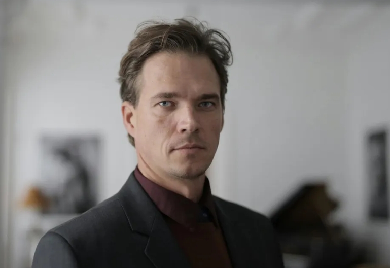 Mijn zoon zei tegen mij dat ik moest opschieten en dood moest gaan zodat hij mijn huis kon verkopen — toen fluisterde mijn kleindochter iets dat alles veranderde