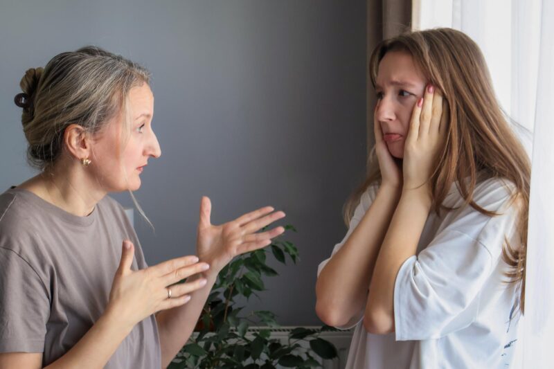 Na 16 jaar samen vroeg ik eindelijk de liefde van mijn leven ten huwelijk – maar in plaats van ja te zeggen, fluisterde ze: "Je verdient het om de waarheid te weten voordat je nog een woord zegt."