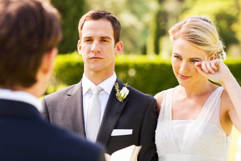 Na 16 jaar samen vroeg ik eindelijk de liefde van mijn leven ten huwelijk – maar in plaats van ja te zeggen, fluisterde ze: "Je verdient het om de waarheid te weten voordat je nog een woord zegt."
