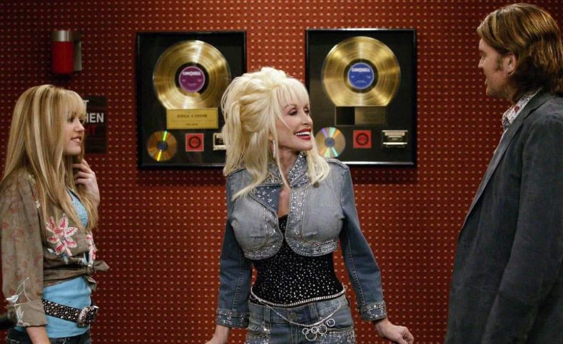Dolly Parton zag er gelukkig en “heel Dolly” uit tijdens een van haar laatste publieke optredens – maar getuigen merkten achter de schermen iets anders op