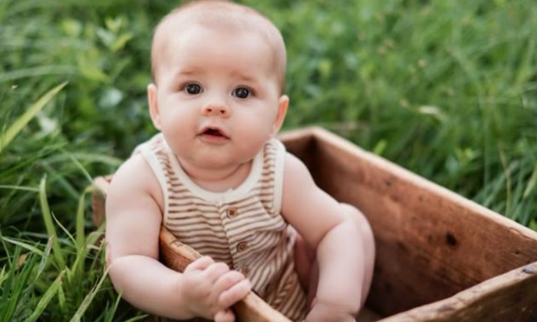Mijn zus verbood me haar baby vast te houden — toen ontdekte ik waarom