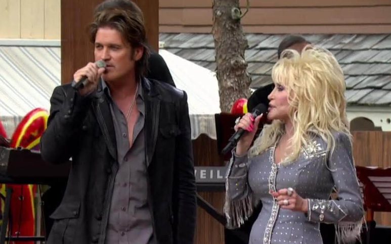 Dolly Parton zag er gelukkig en “heel Dolly” uit tijdens een van haar laatste publieke optredens – maar getuigen merkten achter de schermen iets anders op