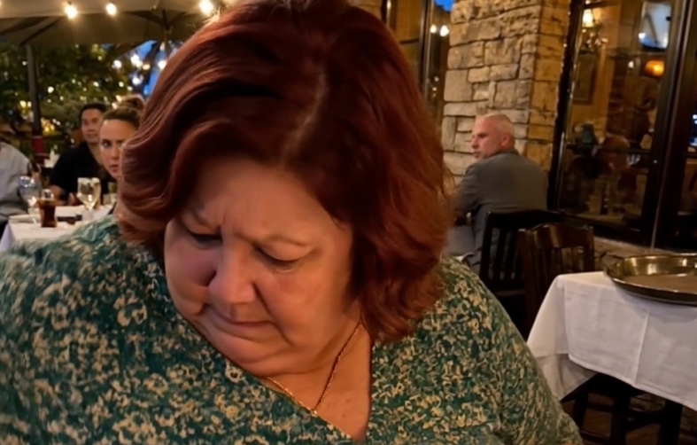 Een vreemde vrouw bespotte het gewicht van mijn moeder tijdens het diner – toen kwam de chef-kok naar buiten en noemde haar bij haar naam