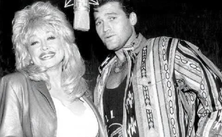 Dolly Parton zag er gelukkig en “heel Dolly” uit tijdens een van haar laatste publieke optredens – maar getuigen merkten achter de schermen iets anders op