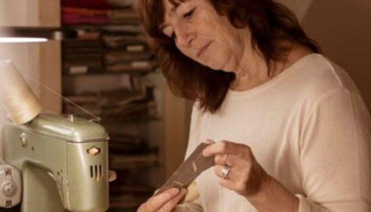 Mijn buurvrouw leende voortdurend mijn huishoudelijke apparaten – toen ze mijn mixer vuil en kapot terugbracht, leerde ik haar een les