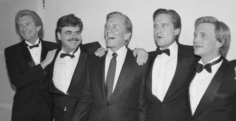 Het onverwachte geschenk aan Catherine Zeta-Jones uit het testament van Kirk Douglas onthuld – en het is gemaakt door een beroemde kunstenaar