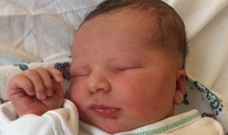 Met tranen in haar ogen zei ze: „Zeg haar dat ik van haar hou. Zeg haar dat ik haar niet ter adoptie heb afgestaan omdat ik haar niet wilde”: moeder van vijf vertelt over haar ontroerende open adoptie – „We zullen haar altijd dankbaar zijn voor haar zelfopofferende liefde”