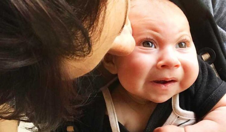 Mijn man werd woedend. Ik was GEBOREN om haar moeder te zijn. Ze is hier om iedereen te bewijzen dat ze ongelijk hadden: het meisje met de diagnose van de „uiterst zeldzame ziekte” lissencefalie – en haar familie juicht haar bij iedere stap toe