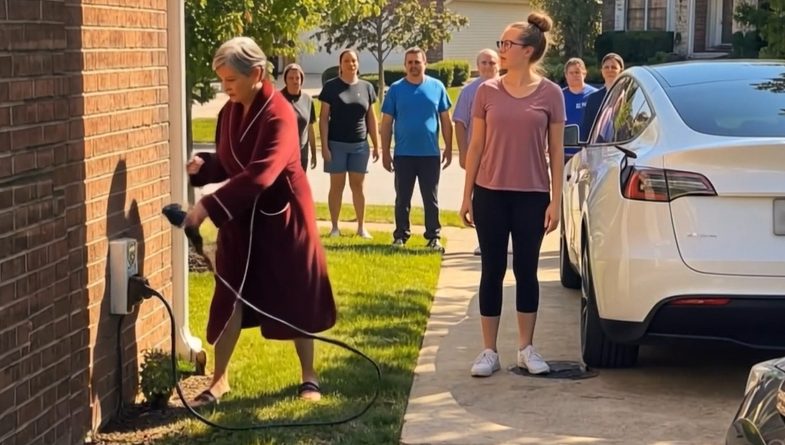 Ik betrapte mijn buurvrouw terwijl ze haar Tesla aan mijn huis oplaadde – Ze was totaal niet voorbereid op wat er de volgende avond gebeurde