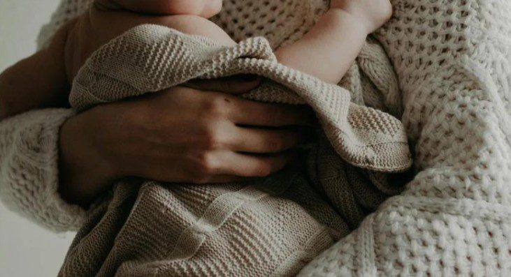 Mijn dochter knipte haar eigen haar af – toen ik ontdekte waarom, rende ik meteen naar mijn man