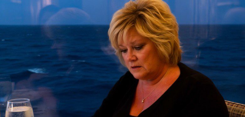 Ik maakte een cruise om het plotselinge verzoek van mijn man om te scheiden te vergeten — Toen liet een vreemde me een foto zien die alles veranderde